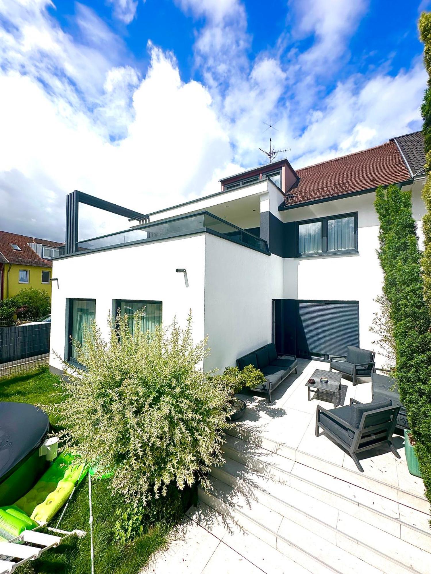 Apartment Familienparadis Pool Garten Grill Parkplatz Fitness Tischtennis *