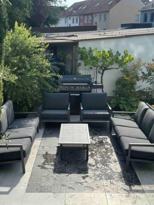 Familienparadis Pool Garten Grill Parkplatz Fitness Tischtennis Nürnberg